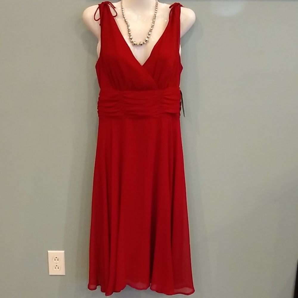 Beautiful Flowy Red V Neck Chiffon Dress (size 6)
